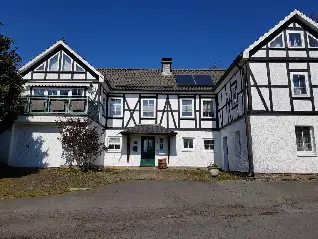 Fachwerkhaus mit Scheune und Wiese in reizvoller Dorfrandlage Nähe Waldbröl