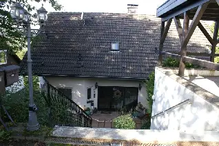 Gepflegte Erdgeschosswohnung mit Terrasse, kleinem Garten, überdachtem Balkon, 2 Bädern, Gäste-WC und Garage Nähe Wiehl