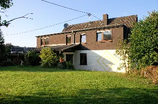 Großes Einfamilienhaus mit Garagen und abtrennbarem Baugrundstück Nähe Windeck-Rosbach / Sieg