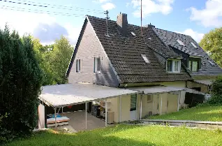 Zentral in Ruppichteroth: Ein-/Zweifamilienhaus mit 2 Garagen und schönem Grundstück