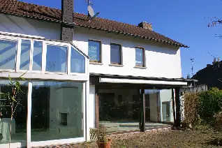 Einfamilienhaus mit Einliegerwohnung und Doppelgarage