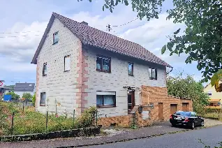 Sanierungsobjekt: Freistehendes Einfamilienhaus in ruhiger Lage von Windeck