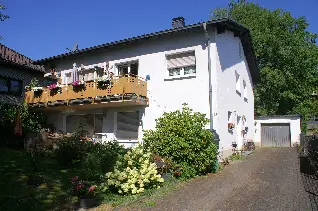 Freistehendes Zweifamilienhaus mit Garage in zentrumsnaher Wohnlage von Ruppichteroth